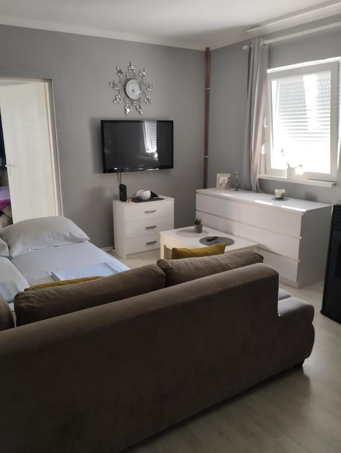 Hotonj Apartman All Seasons מראה חיצוני תמונה