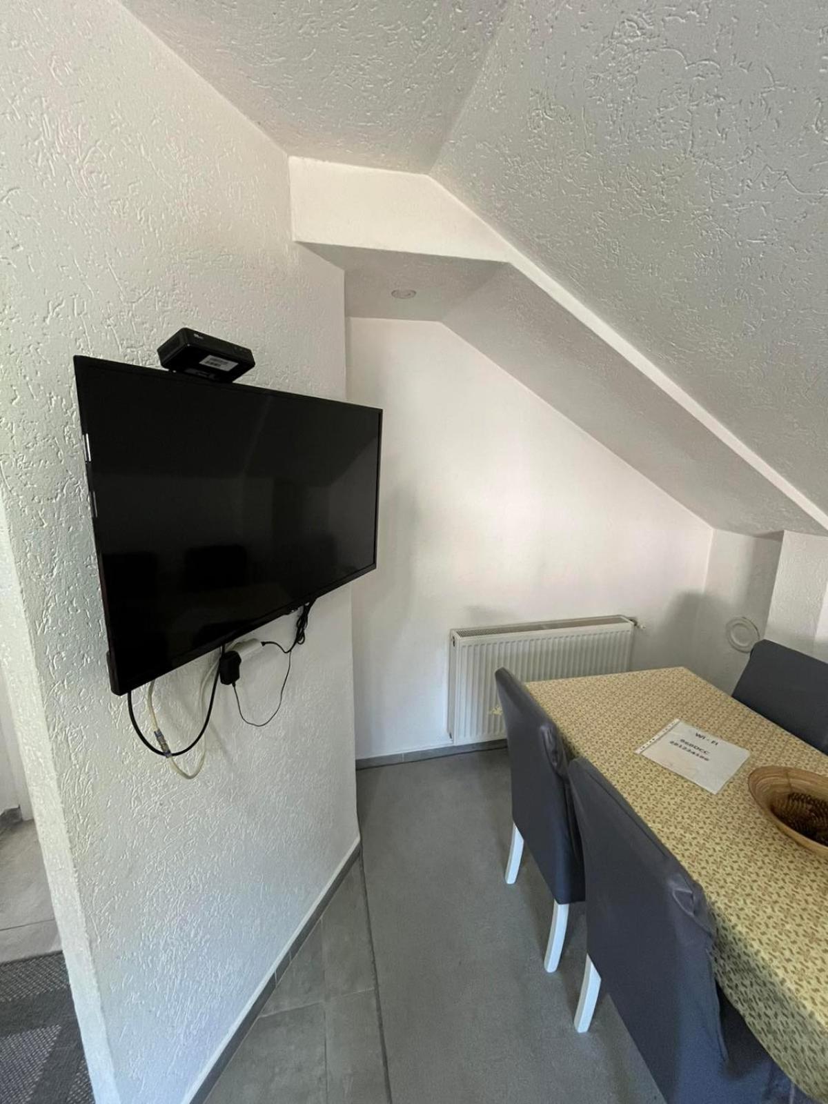 Hotonj Apartman All Seasons מראה חיצוני תמונה