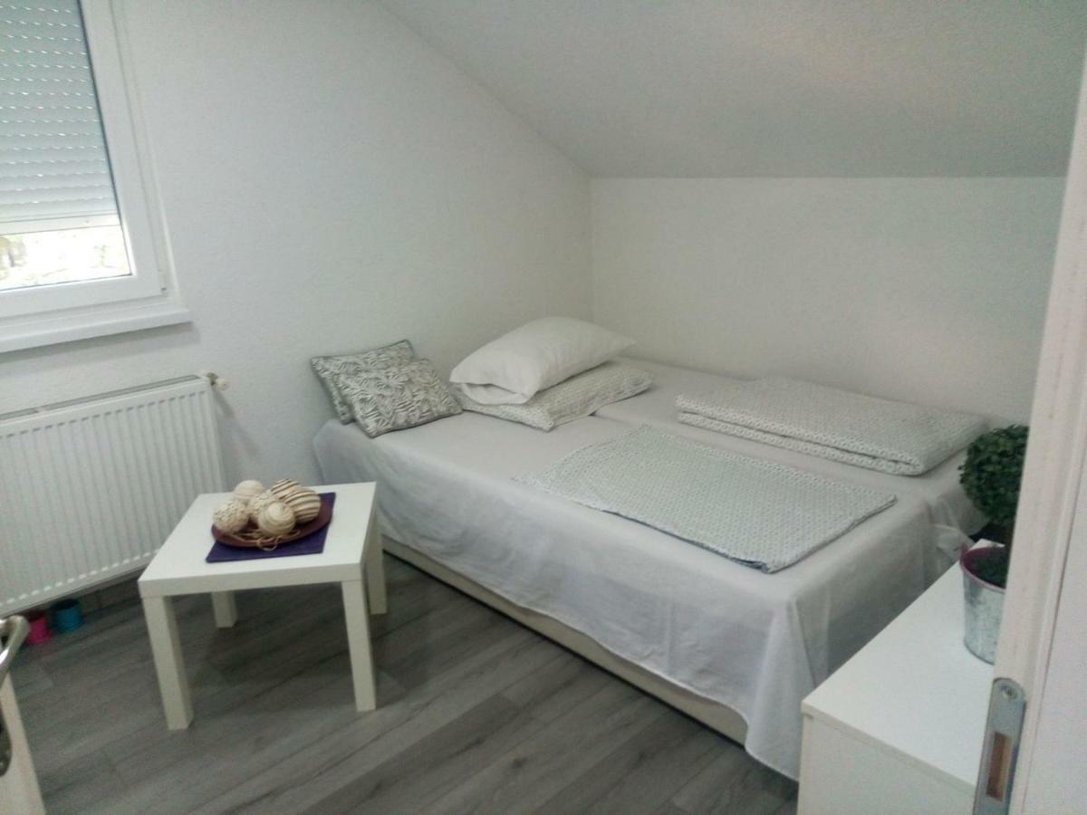Hotonj Apartman All Seasons מראה חיצוני תמונה